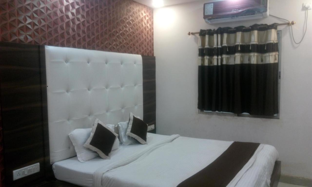 Hotel Priya Palace Ранчи Екстериор снимка